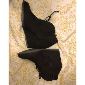 🥥 Universal Thread suede wedge lace up booties 🥥